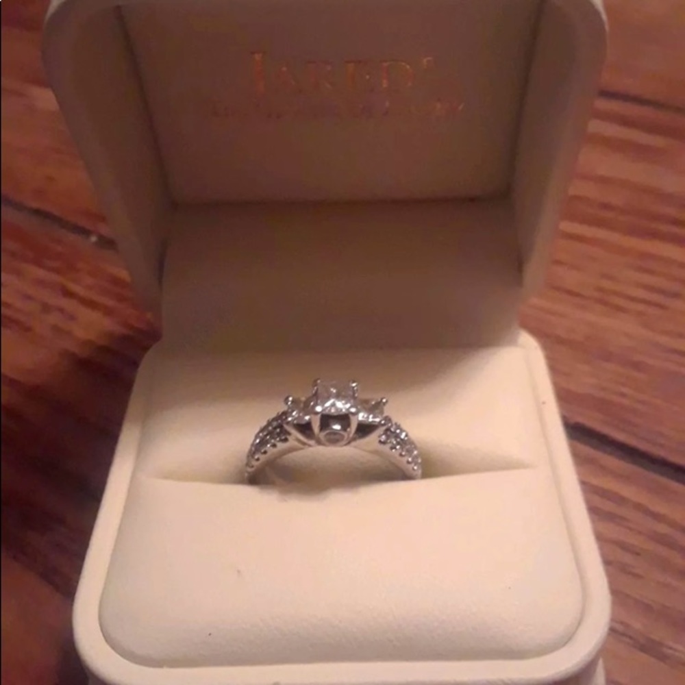Jared 14k white Gold 1ct Diamond Three stone